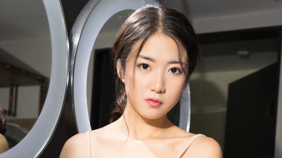 两个人的房间在线观看高清在线观看海报