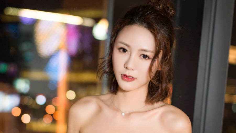 两个人的房间在线观看高清在线观看海报