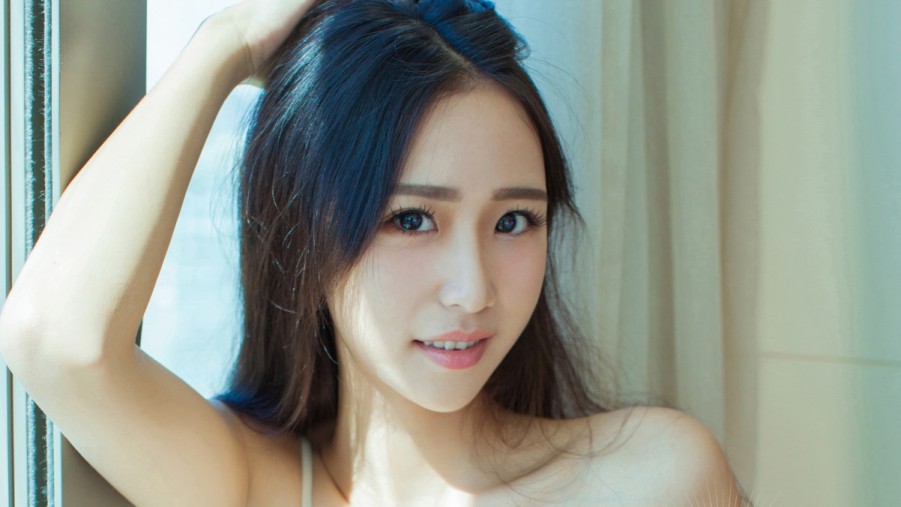 两个人的房间在线观看高清在线观看海报