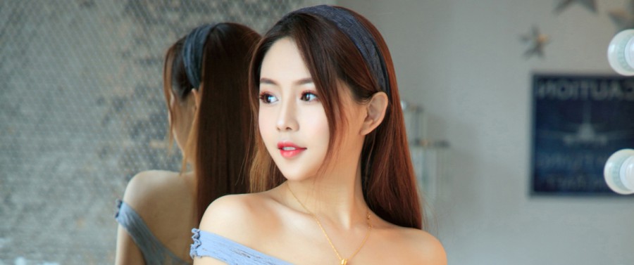 两个人的房间在线观看高清在线观看海报