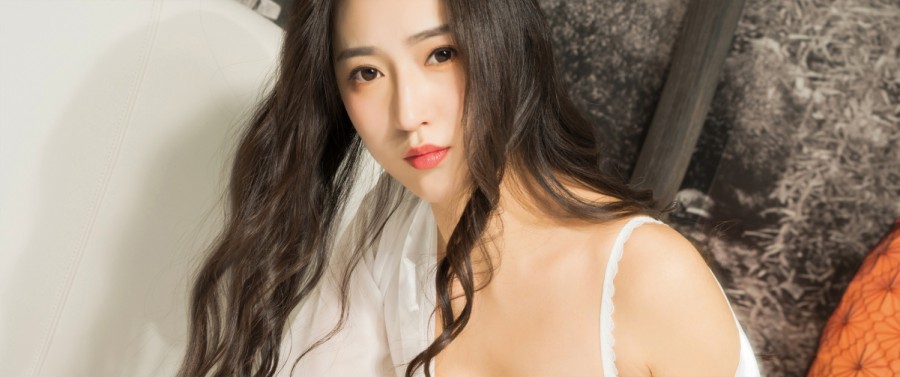 两个人的房间在线观看高清在线观看海报