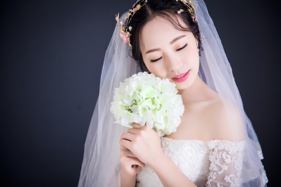 两个人的房间在线观看高清在线观看海报