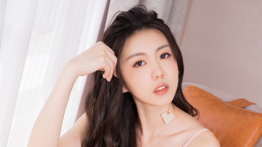 两个人的房间在线观看高清在线观看海报