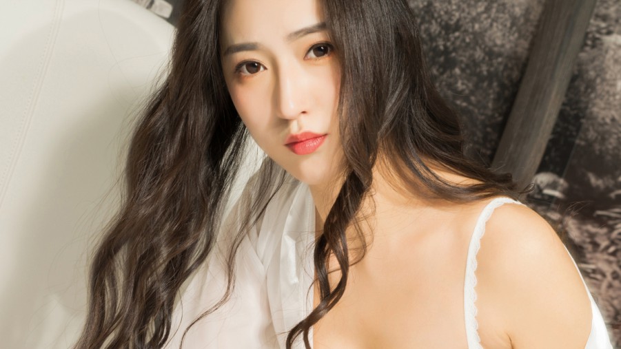 两个人的房间在线观看高清在线观看海报