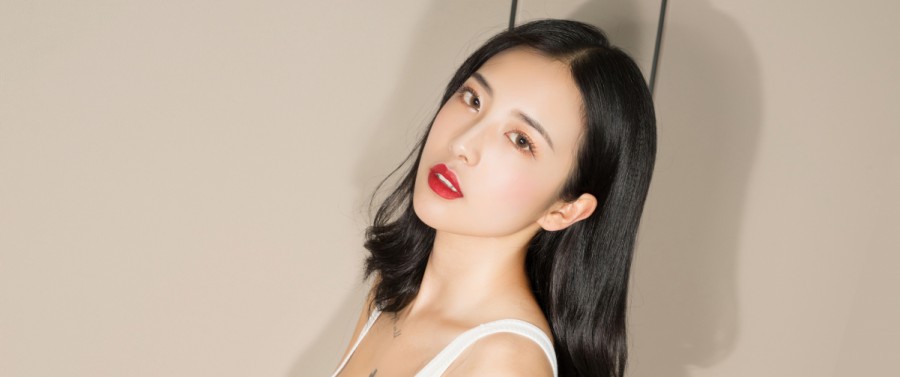 两个人的房间在线观看高清在线观看海报