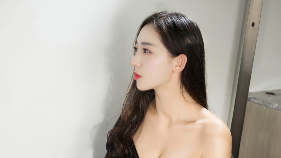 两个人的房间在线观看高清在线观看海报