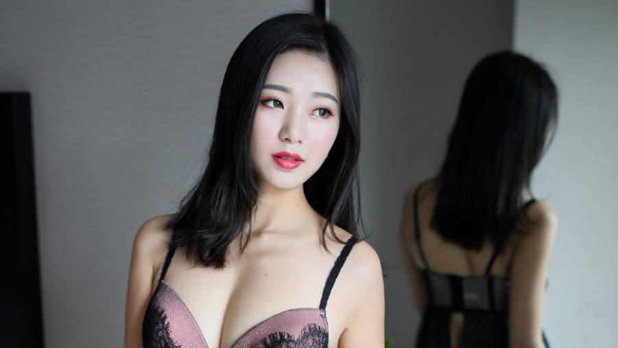 两个人的房间在线观看高清在线观看海报