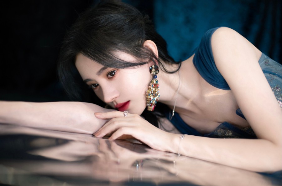 两个人的房间在线观看高清在线观看海报