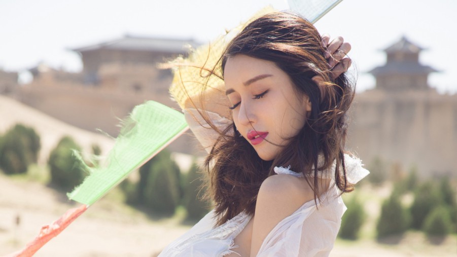 两个人的房间在线观看高清在线观看海报